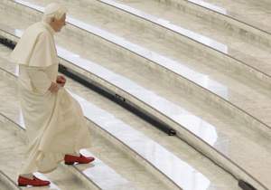 Бенедикт XVI хочет изменить порядок созыва конклава 