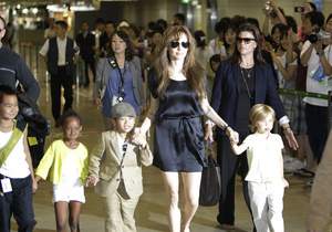 Дети Анджелины Джоли и Брэда Питта вызвали наряд полиции 