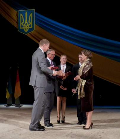 Сергей Ларин поздравил депутатский корпус с профессиональным праздником. 