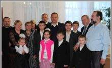  Владимир Пристюк вручил подарки ко Дню Святого Николая многодетной семье Слободенюков.