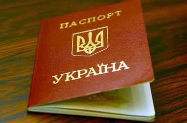 Украинцы будут ездить в Россию с загранпаспортами