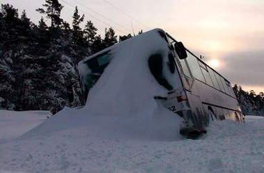 В Крыму из-за погодных условий перевернулся автобус с людьми