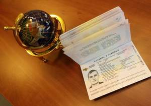 Обращением в суд житель Запорожья снизил стоимость загранпаспорта до 170 грн