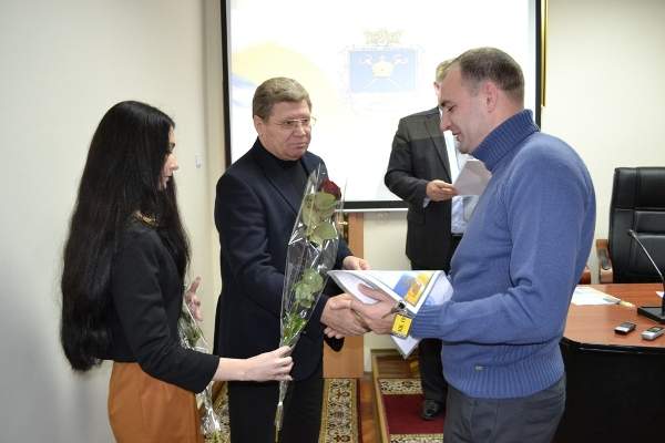  Глава облгосадминистрации Николай Круглов провел расширенное совещание по вопросам развития жилищного строительства в Николаевской области. 